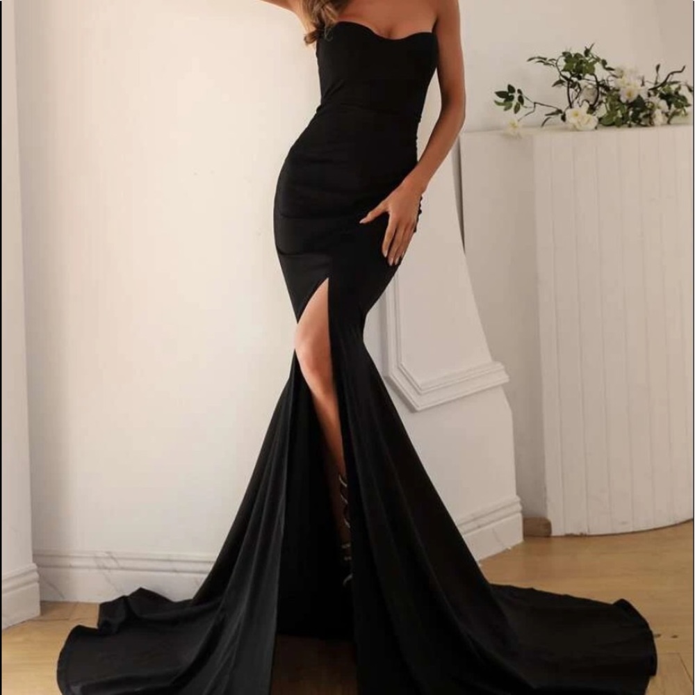 Strapless beautiful black dress
